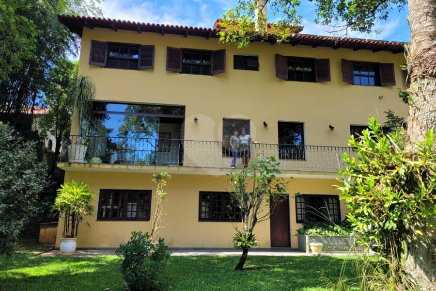 Terreno à venda com 4 suítes no condomínio Alpes da Cantareira, Mairiporã - SP