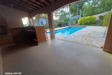 Casa à venda ou para alugar com 5 quartos, sendo 2 suítes, no condomínio Fazenda São Joaquim, Vinhedo - SP