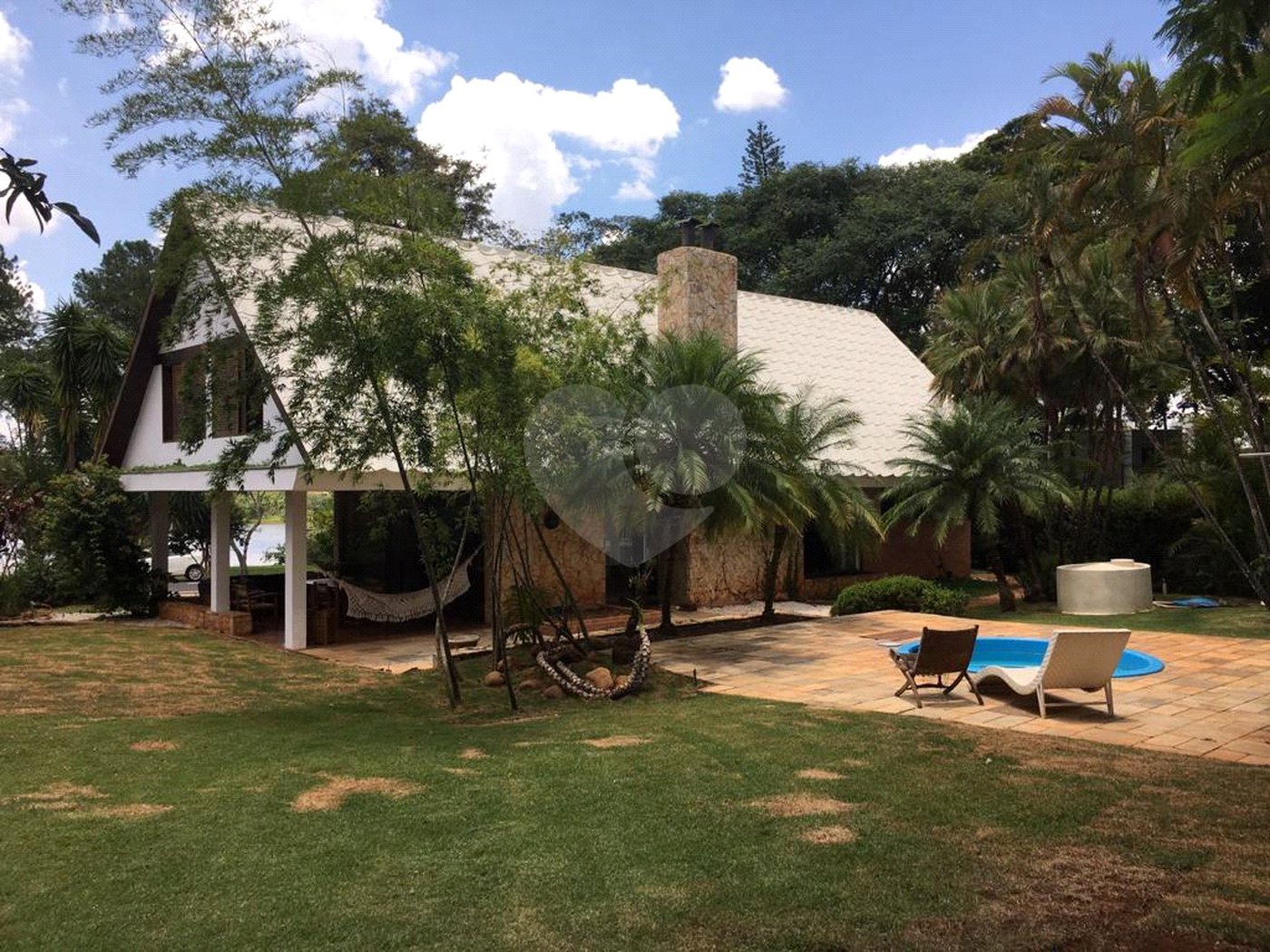 Casa à venda com 3 quartos, sendo 1 suíte, no condomínio Lago Azul, Araçoiaba da Serra - SP