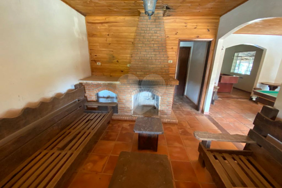 Casa à venda com 5 quartos, sendo 4 suítes, no condomínio Vilarejo Estoril, Mairiporã - SP