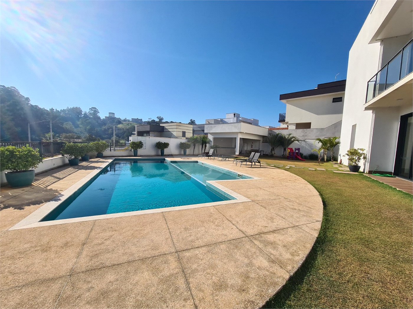 Casa à venda com 3 suítes no condomínio Reserva dos Jatobás, Louveira - SP