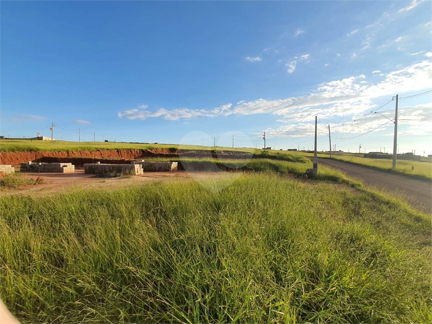 Terreno com 1.000,00 m² de área.
