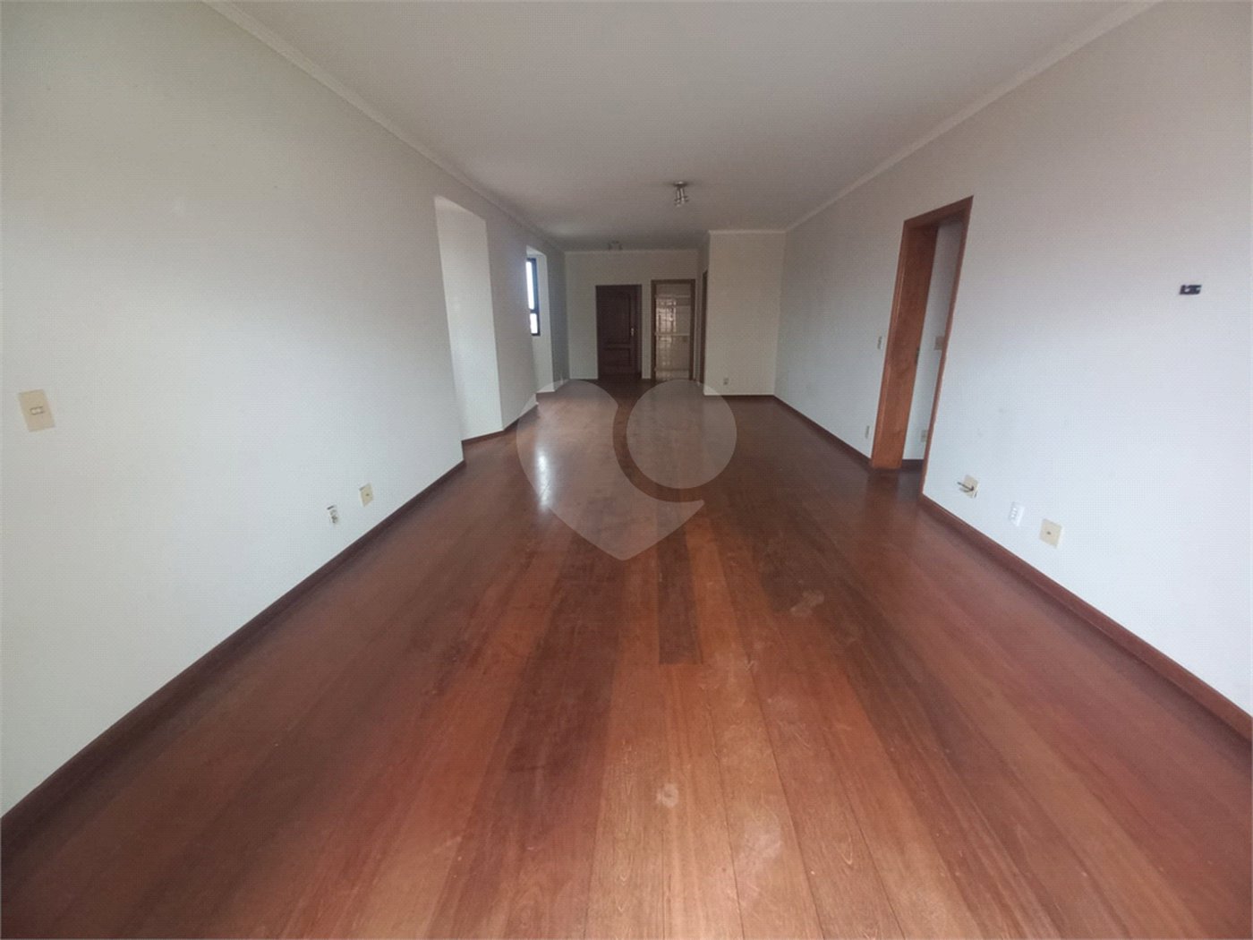 Apartamento para venda ou locação no Ed. Alexandre Previero