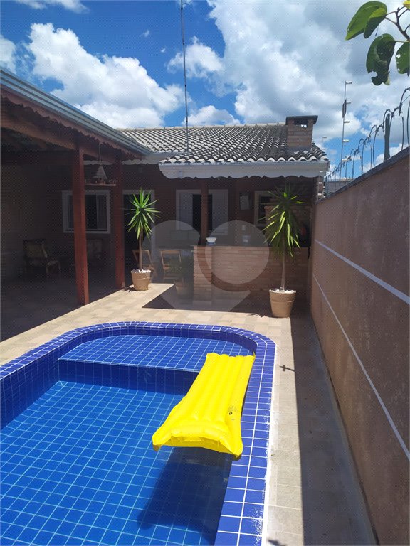 Casa a venda no bairro Nova Cerejeira, Atibaia-SP