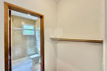 Casa à venda com 4 suítes no condomínio Recanto Impla, Carapicuíba - SP