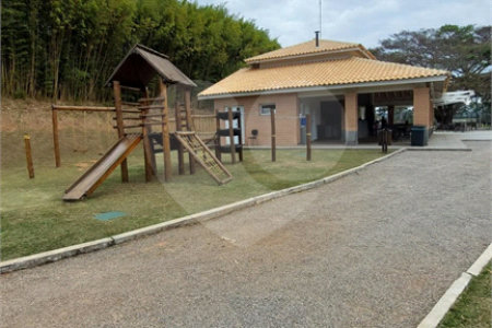 Casa à venda ou para alugar com 4 suítes no condomínio Figueira Garden, Atibaia - SP