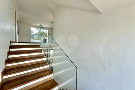 Casa à venda com 4 quartos, sendo 2 suítes,  no condomínio Granja Vianna II, Cotia - SP