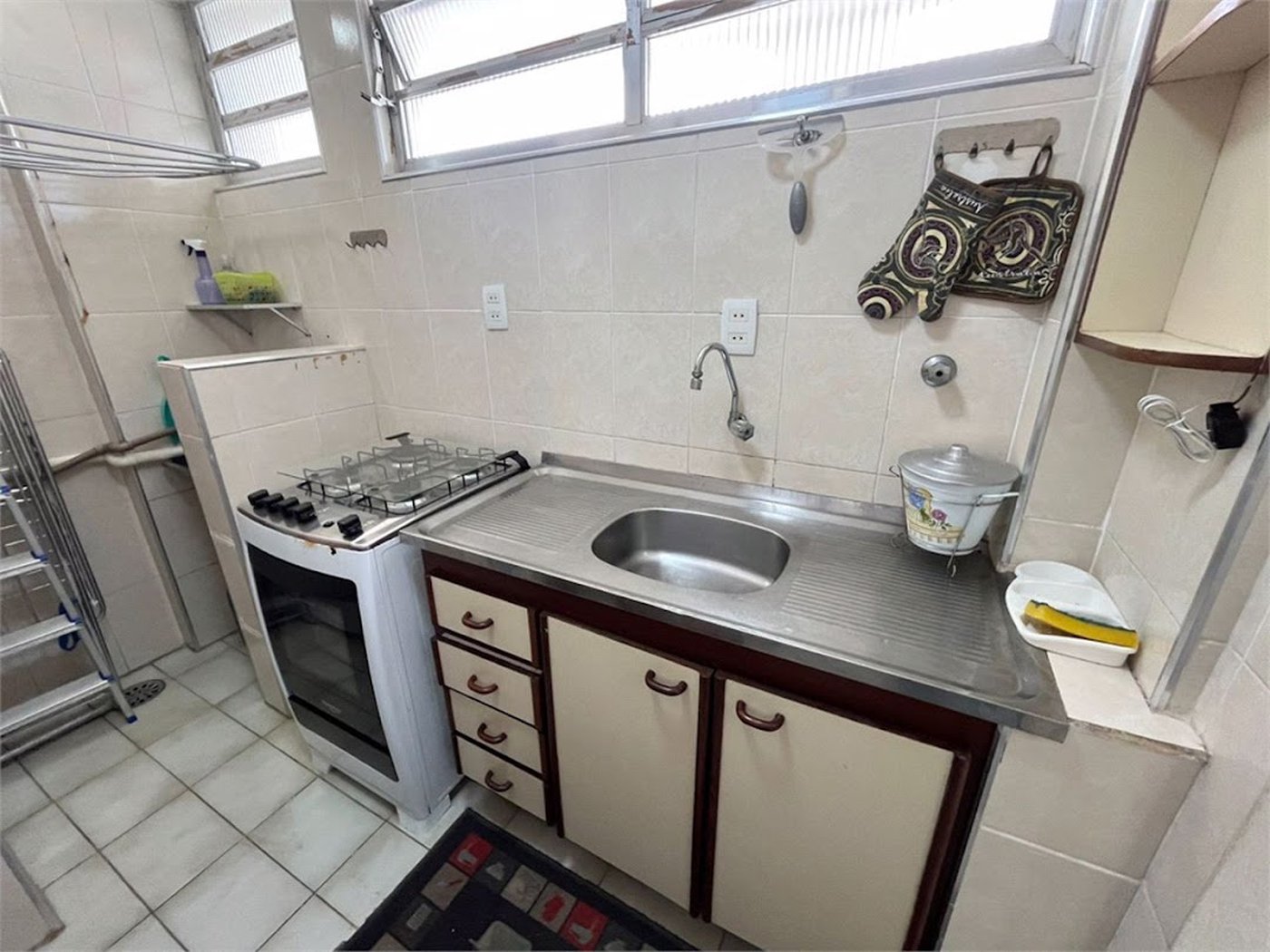 Apartamento de 1 Dormitório na Quadra da Praia das Pitangueiras – Localização Privilegiada!