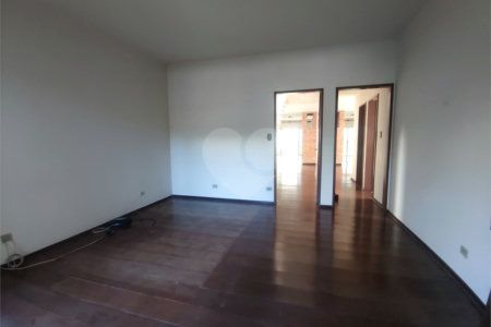Sobrado à venda com 4 quartos, sendo 2 suítes, em Chácara Monte Alegre, São Paulo, SP
