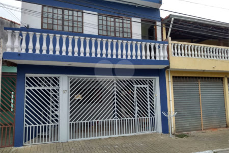 Sobrado à venda com 3 quartos, sendo 1 suíte, em Biritiba, Poá, SP