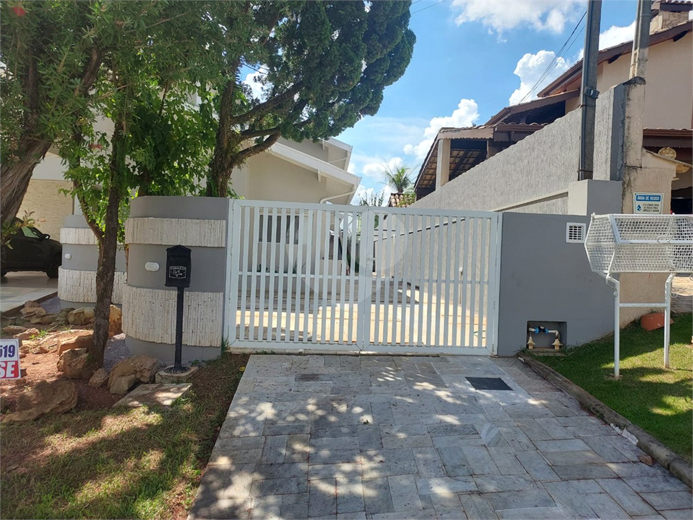 Casa à venda com 4 quartos, sendo 2 suítes, no condomínio Marambaia, Vinhedo - SP