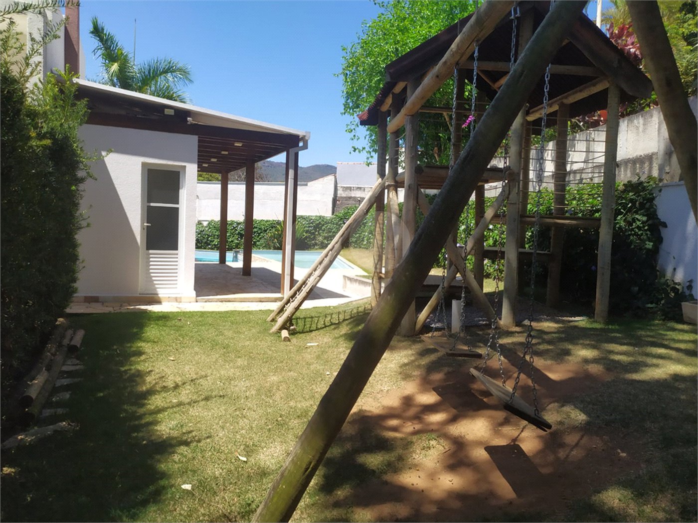 Sobrado à venda com 3 quartos, sendo 1 suíte, em Jardim do Lago, Atibaia, SP