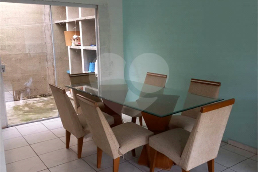 Casa à venda com 3 quartos, sendo 1 suíte, no condomínio Village St. Louis, São Paulo - SP