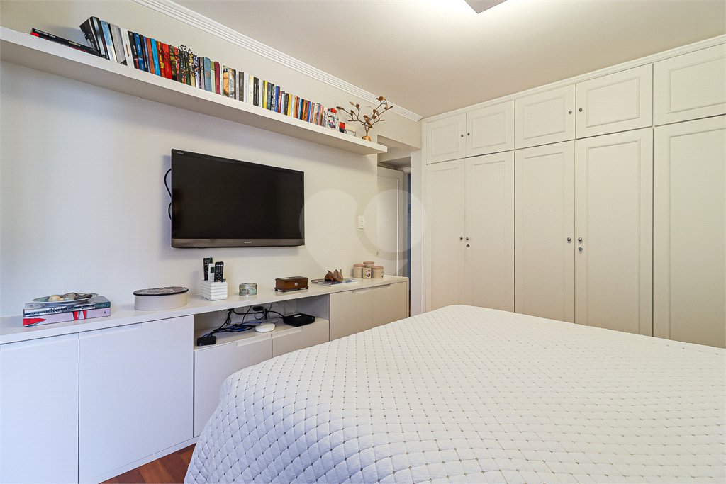 Apartamento à venda com 4 quartos, sendo 2 suítes, em Moema, São Paulo, SP