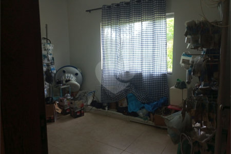 Casa à venda com 4 quartos, sendo 1 suíte,  no condomínio Village da Serra, Araçoiaba da Serra - SP