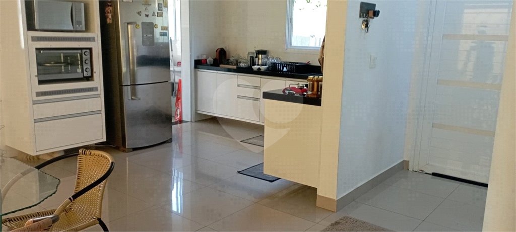 Casa à venda com 3 quartos, sendo 1 suíte, no condomínio Campos do Conde I, Paulínia - SP