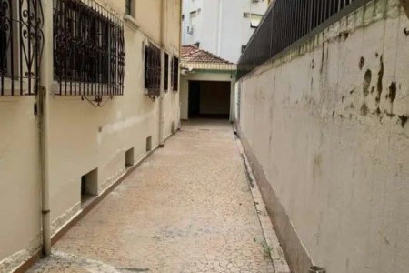 Casa/ Sobrado Amplo no Boqueirão/ Santos/SP