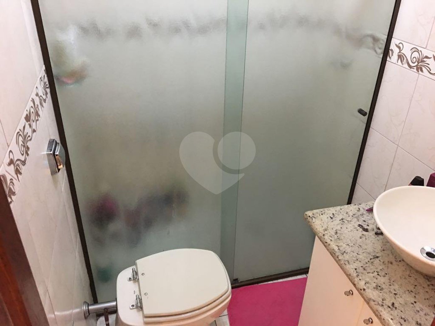 Casa à venda com 3 quartos, sendo 1 suíte, no condomínio Sobrado, São Paulo - SP