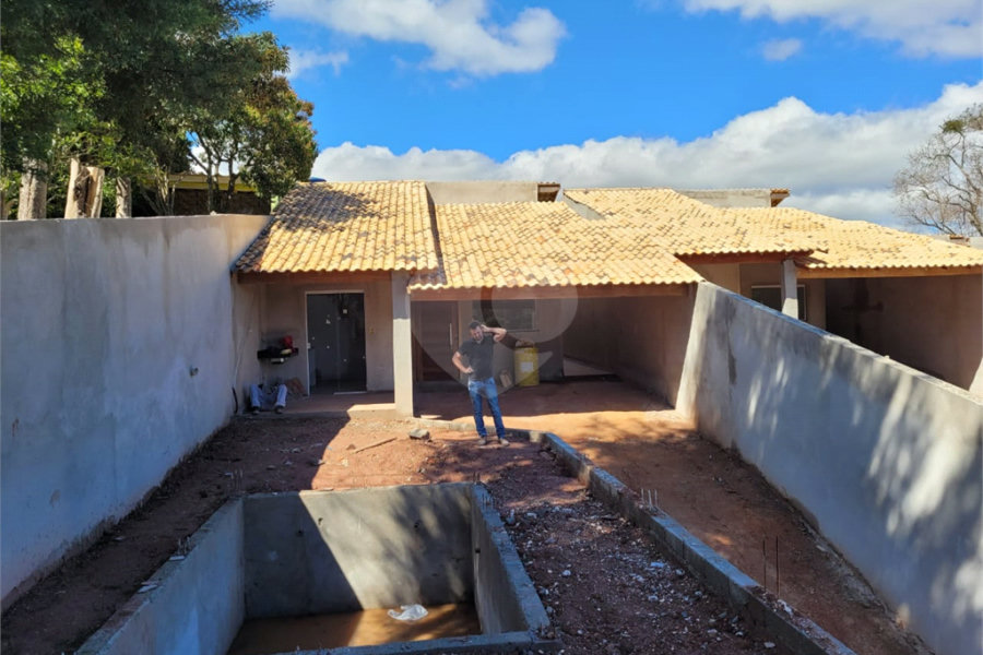 Casa à venda com 3 quartos, sendo 1 suíte, no condomínio Vale dos Gansos, Mairiporã - SP