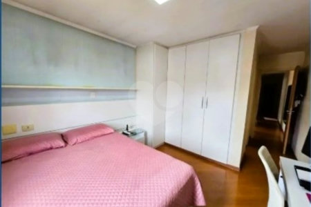 Sobrado à venda com 3 quartos, sendo 1 suíte, em Jardim Centenário, São Paulo, SP