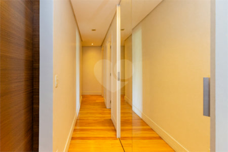 Apartamento à venda com 4 quartos, sendo 3 suítes, em Campo Belo, São Paulo, SP