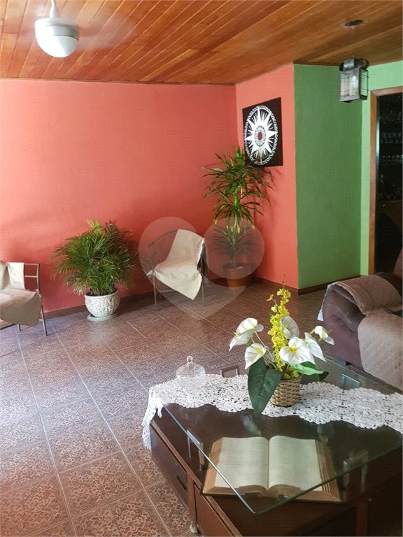 Casa de Vila à venda com 4 quartos, sendo 1 suíte, em Rio do Ouro, São Gonçalo, RJ
