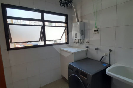 Apartamento à venda com 3 quartos, sendo 1 suíte, em Campo Belo, São Paulo, SP