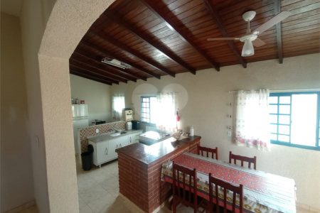 Chácara à venda com 6 quartos, sendo 1 suíte,  em Cercadinho, Alambari, SP
