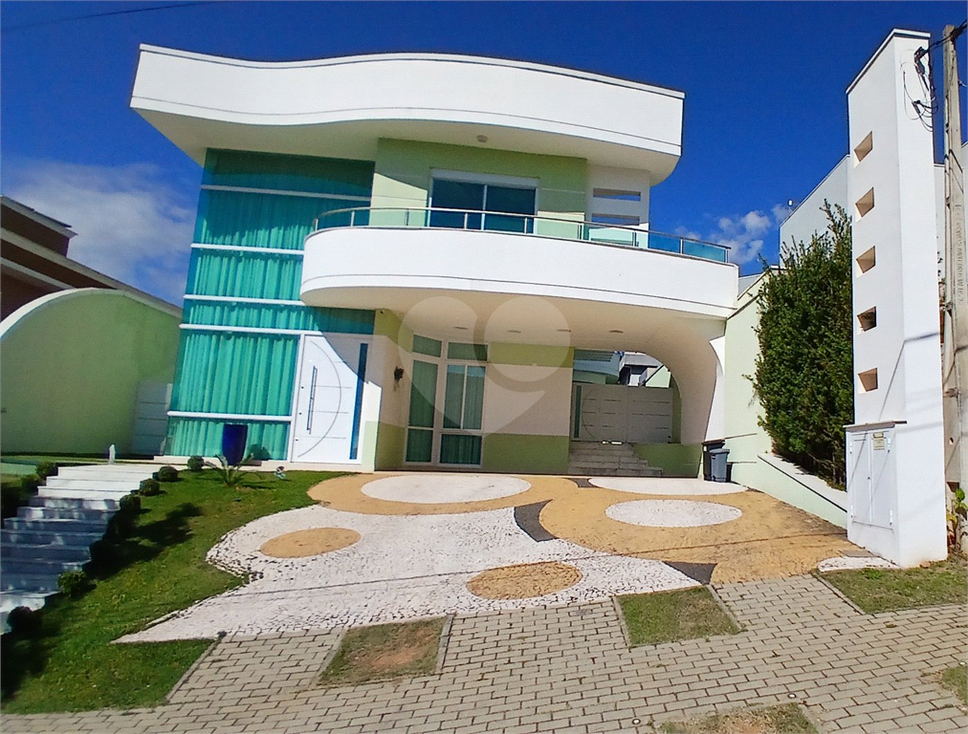 Casa à venda com 3 suítes no condomínio Figueira Garden, Atibaia - SP