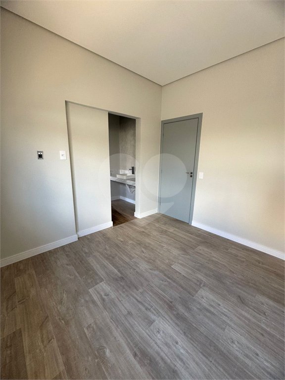 Casa à venda com 3 quartos, sendo 1 suíte, no condomínio Reserva Central Parque, Salto - SP