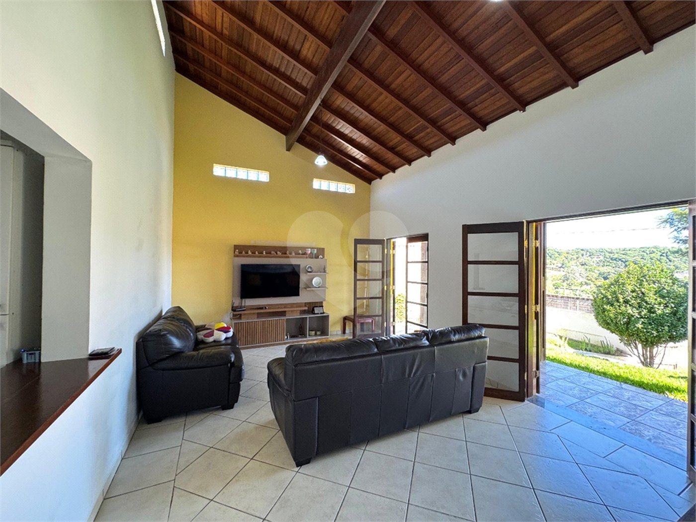 Chácara à venda com 3 quartos, sendo 1 suíte, em Pavão (canguera), São Roque, SP
