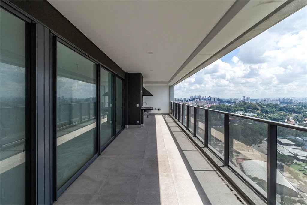 Apartamento à venda ou para alugar com 4 quartos, sendo 3 suítes,  em Jardim Morumbi, São Paulo, SP