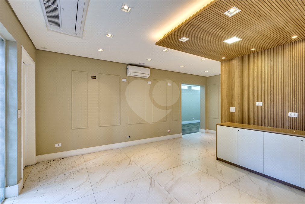 Casa à venda ou para alugar com 12 quartos, sendo 2 suítes, em Alto da Boa Vista, São Paulo, SP