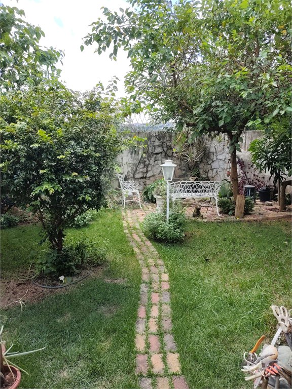 Casa à venda com 3 quartos, sendo 1 suíte, no condomínio Picollo Villaggio, Louveira - SP