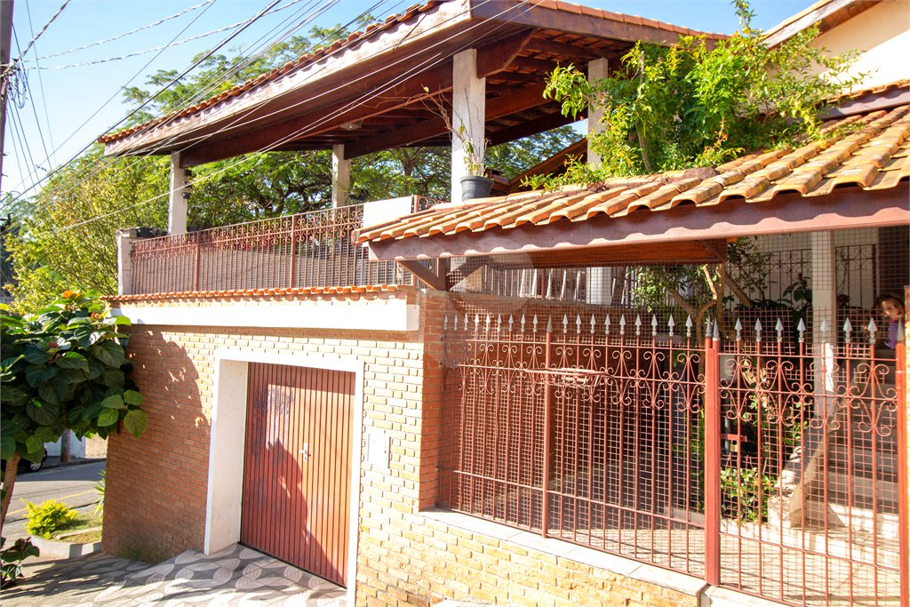 Sobrado à venda com 4 quartos, sendo 1 suíte,  em Vila Aguiar, São Roque, SP