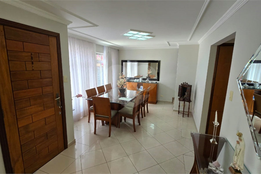 Sobrado à venda com 4 quartos, sendo 1 suíte, em Jardim Regina, São Paulo, SP