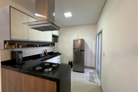 Casa à venda com 3 quartos, sendo 1 suíte, no condomínio Jardim Guarujá, Salto - SP