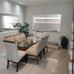Casa à venda com 4 quartos, sendo 2 suítes, no condomínio Residencial Jardim das Palmeiras, Vinhedo - SP