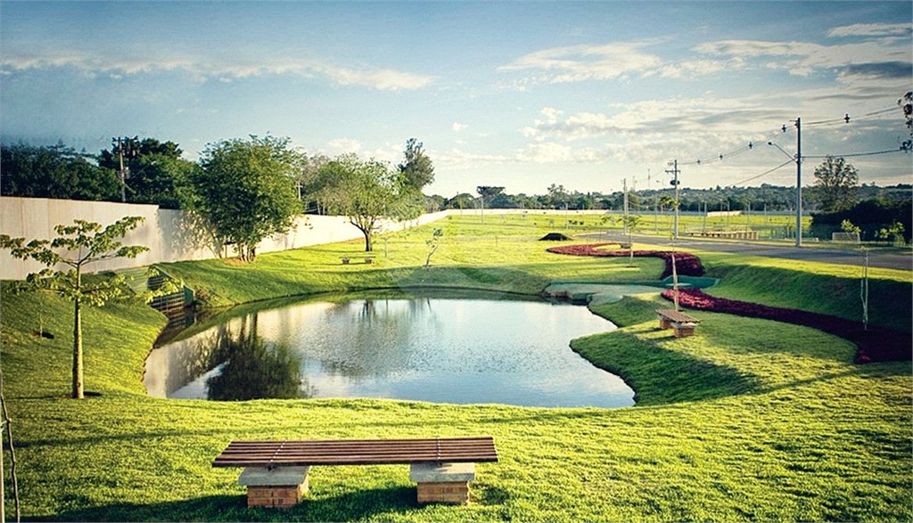 Casa à venda com 4 quartos, sendo 3 suítes, no condomínio Lago da Serra, Araçoiaba da Serra - SP