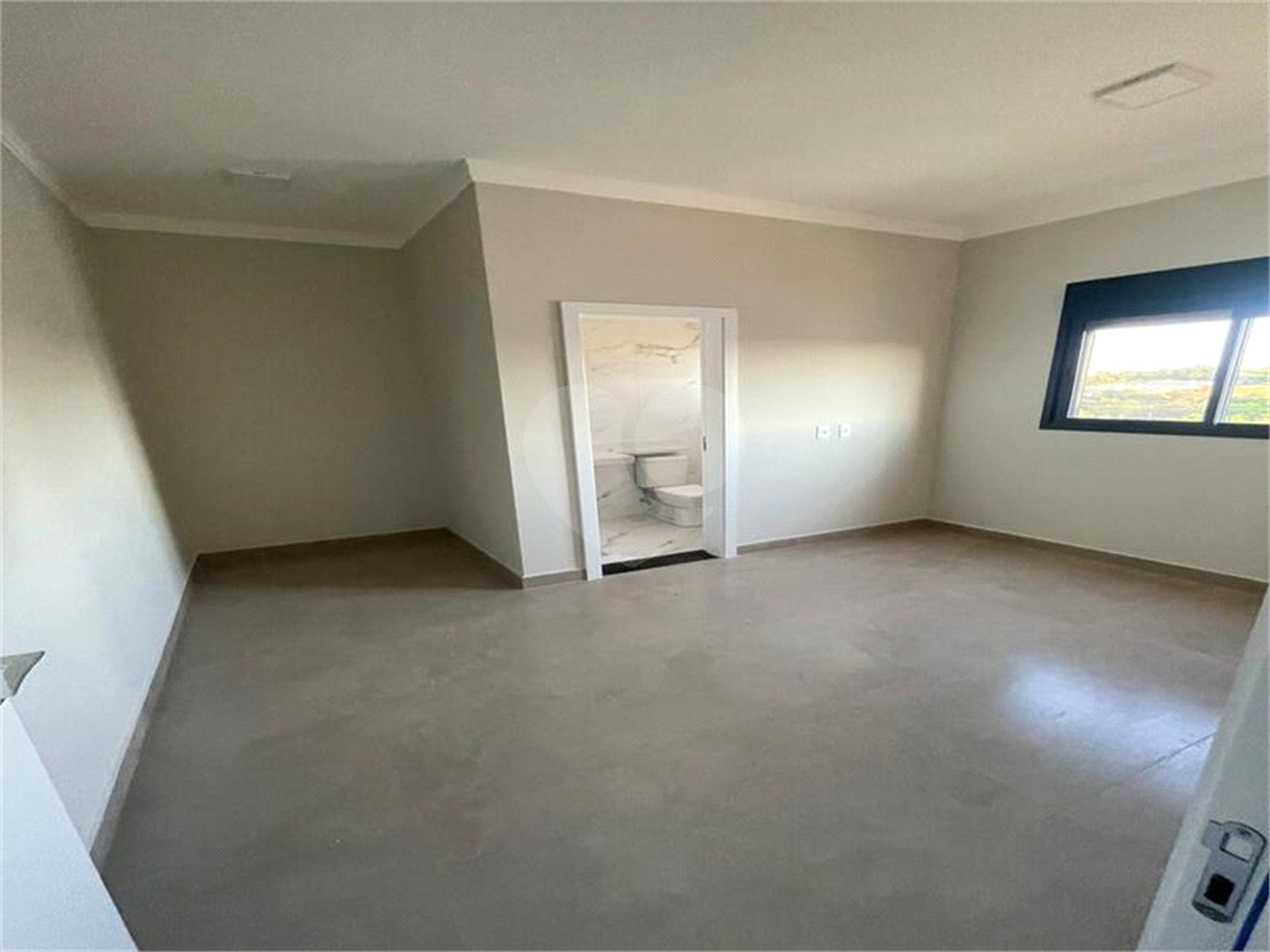 Casa à venda com 3 quartos, sendo 1 suíte, no condomínio Vila Paraty, Indaiatuba - SP