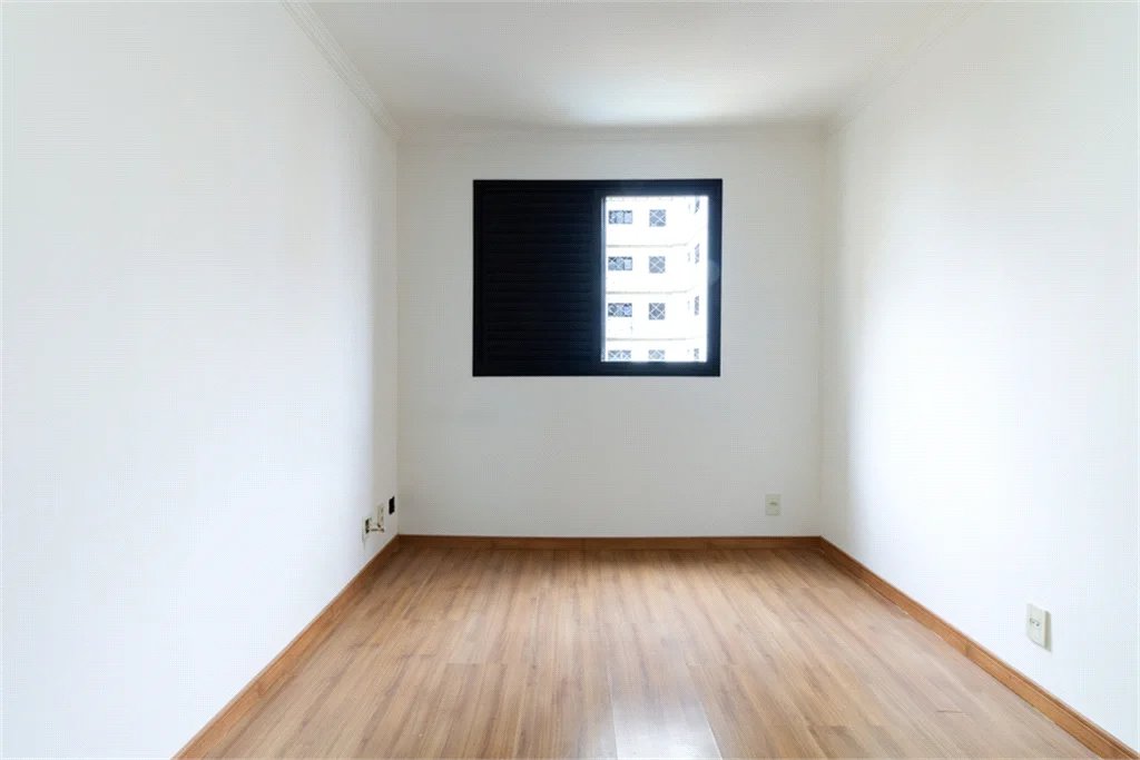 Apartamento à venda com 4 quartos, sendo 2 suítes,  em Vila Hamburguesa, São Paulo, SP