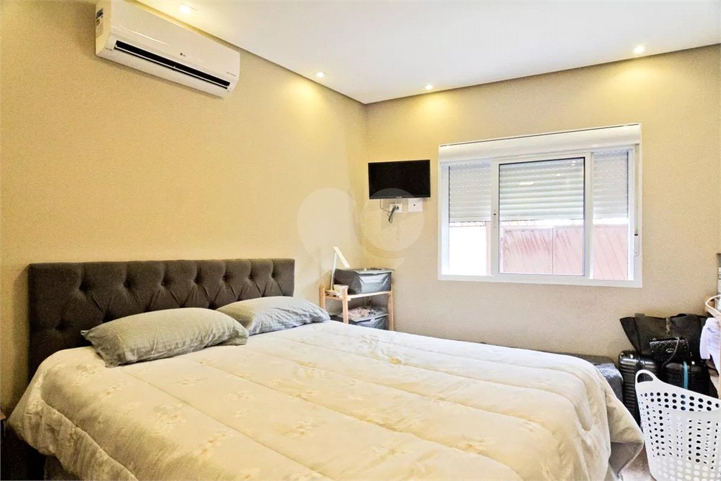 Sobrado à venda com 2 quartos, sendo 1 suíte, em Vila dos Remédios, São Paulo, SP