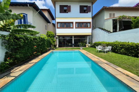 Casa de Vila à venda ou para alugar com 4 quartos, sendo 2 suítes, em Jardim Leonor, São Paulo, SP