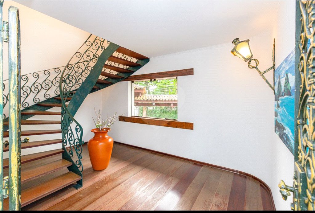 Casa à venda com 4 suítes em Granja Viana, Cotia, SP