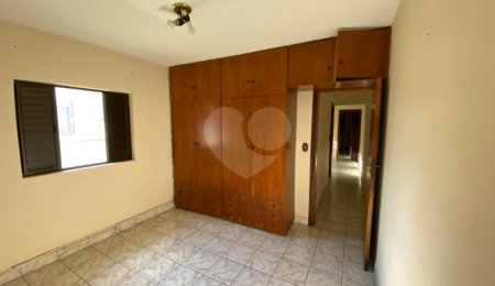 Sobrado à venda com 4 quartos, sendo 1 suíte,  em Campo Grande, São Paulo, SP