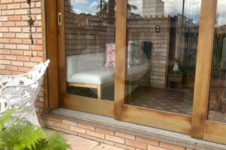 Sobrado à venda com 4 quartos, sendo 1 suíte,  em Jardim Leonor Mendes de Barros, São Paulo, SP