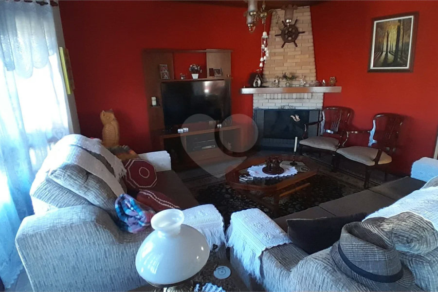Sobrado à venda com 3 quartos, sendo 1 suíte, em Vila Isabela, Campos do Jordão, SP