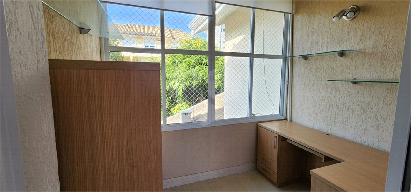 Casa à venda com 3 suítes no condomínio Recanto dos Paturis, Vinhedo - SP