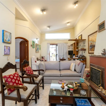 Casa a venda no Planalto Paulista, 2 suítes, 4 vagas, 230 m², quintal e localização privilegiada