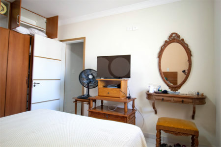 Sobrado à venda com 4 quartos, sendo 3 suítes,  no Centro, São Roque, SP